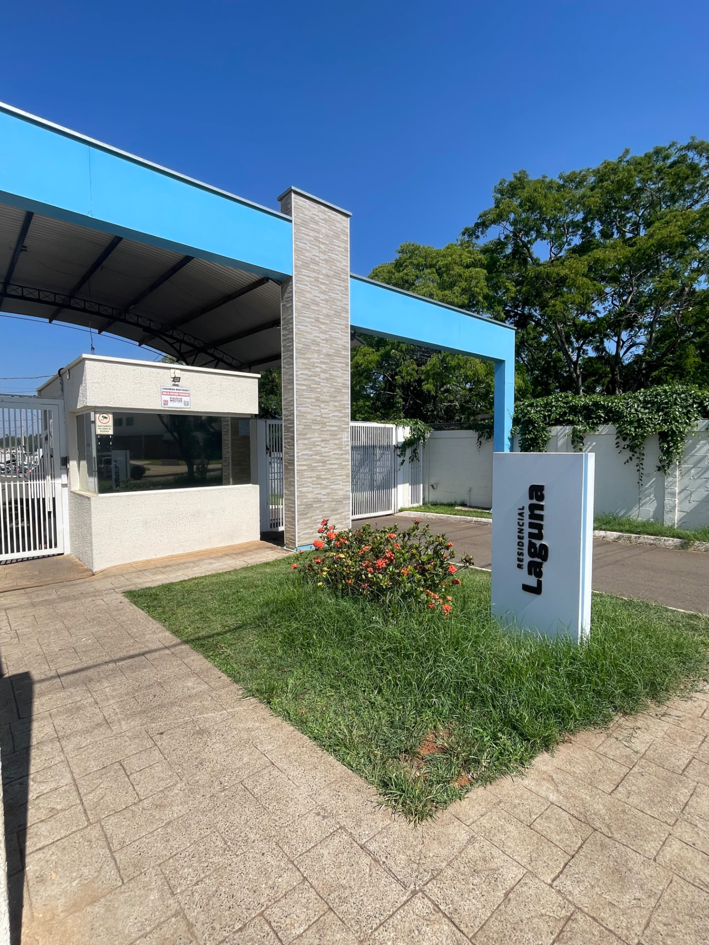 Entrada com portaria do Residencial Laguna
