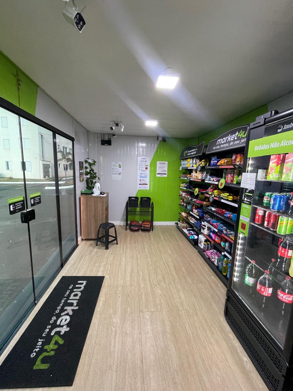 Minimercado self-service dentro do condomínio